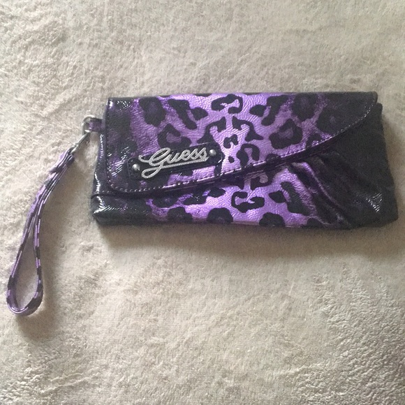 Guess Handbags - Guess clutch